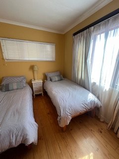 To Let 4 Bedroom Property for Rent in Outeniqua Strand Western Cape